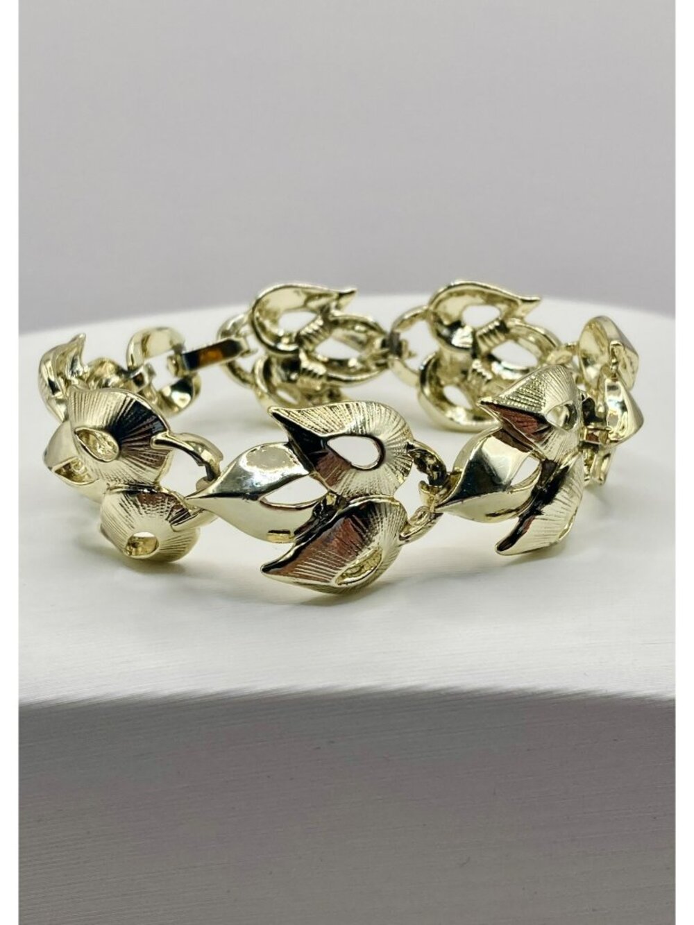 Vintage Inspired Light Gold-Tone Lily Link Bracelet Floral Design -87B